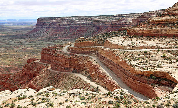 dugway de moki - moki dugway photos et images de collection