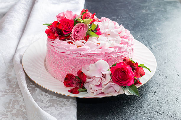 istock Pink cake with natural beautiful flowers 539679646