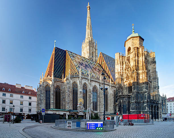 st. stephan-kathedrale in wien, österreich - stefansdom stock-fotos und bilder