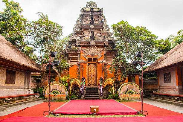 Bên Trong Cung Điện Ubud Bali Indonesia Hình ảnh Sẵn có - Tải xuống Hình ảnh  Ngay bây giờ - Bali, Biểu tượng - Đồ thủ công, Biểu tượng tôn giáo - Dụng  cụ tôn giáo - iStock