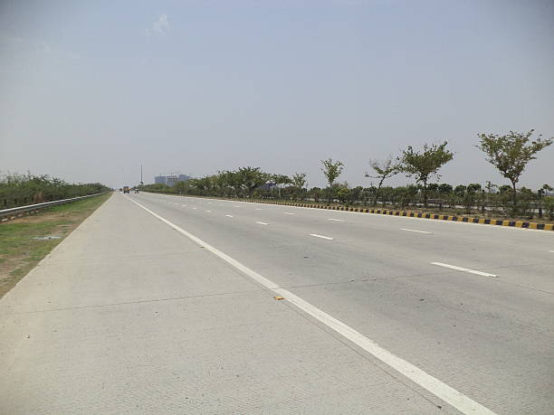 istock Expressway connecting Delhi and Agra 539812302