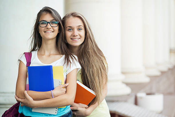 colegialas - school year fotografías e imágenes de stock