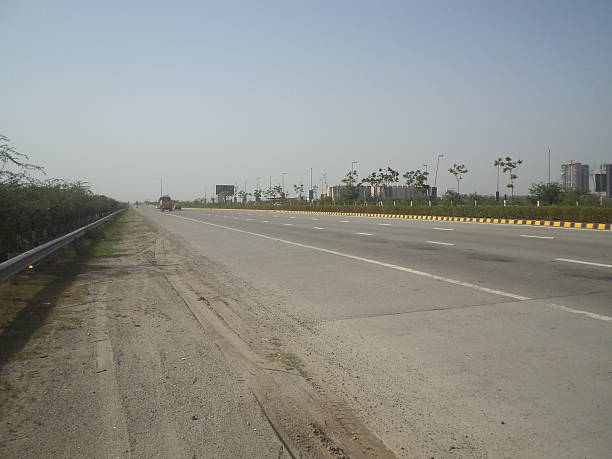 istock Expressway connecting Delhi and Agra 539817498