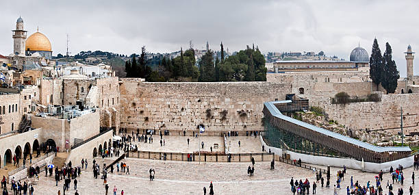 muralla occidental y monte del templo en jerusalén, israel - the western wall wall east city fotografías e imágenes de stock