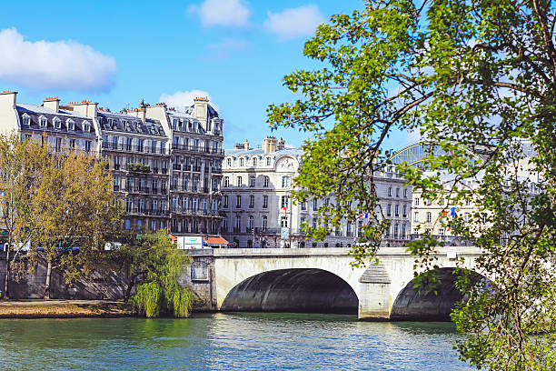 istock Apartment Building in Paris 539821528