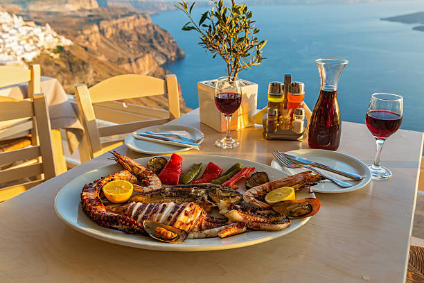 cena a base di frutti di mare - cibo di mediterraneo foto e immagini stock