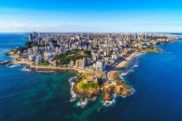 vue aérienne de la ville de salvador de bahia, bahia, au brésil - nord est photos et images de collection