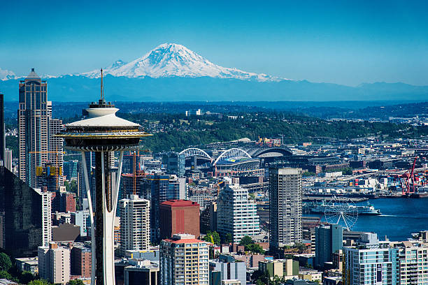 実装 レーニエ をシアトルの街並み - seattle skyline mt rainier space needle ストックフォトと画像