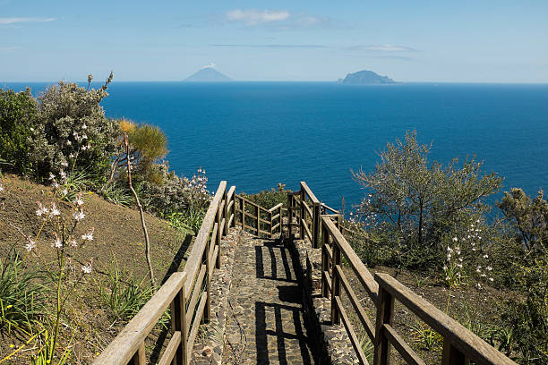 vista do stromboli e panarea de ilha de salina - lipari island - fotografias e filmes do acervo