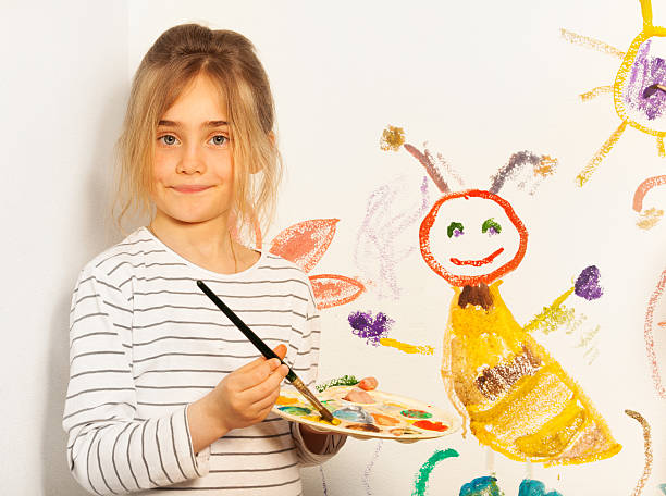 istock Young painter mixing colors on the pallet 539953034