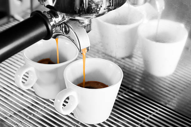 istock Prepares espresso in coffee shop with black and white background 539961322
