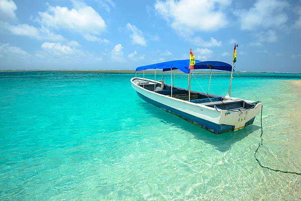 San Blas boat The San Blas Islands in Panama kuna yala stock pictures, royalty-free photos & images