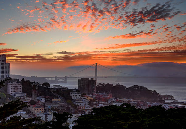 снимки город, сан-франциско, калифорния, сша. - gold gate bridge san francisco county стоковые фото и изображения