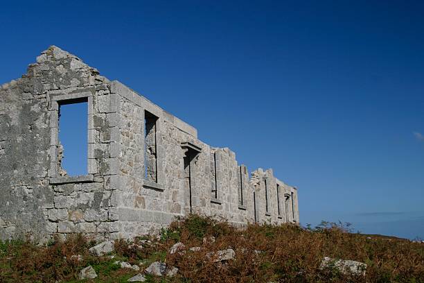 lundy ilha norte devon - built structure church flint stone imagens e fotografias de stock