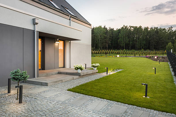 istock Modern house with beautiful landscape 539983798
