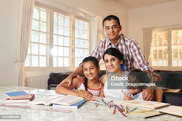 Akademisches Lernen Zusammen Stockfoto und mehr Bilder von Familie - Familie, Vater, Indischer Abstammung