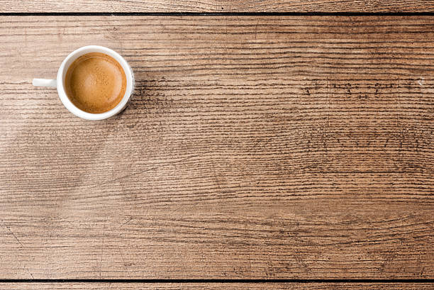 xícara de café na mesa de madeira - old fashioned horizontal black coffee cup imagens e fotografias de stock