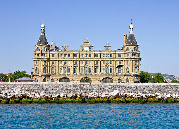 haydarpasa train station Haydarpasha Station and passenger ship on the bosphorus. Haydarpasha is a major intercity rail station and transportation hub in İstanbul. It is the busiest rail terminal in Turkey and the Middle East and one of the busiest in Eastern Europe. The terminal also has connections to İETT bus and ferry service. haydarpaşa stock pictures, royalty-free photos & images