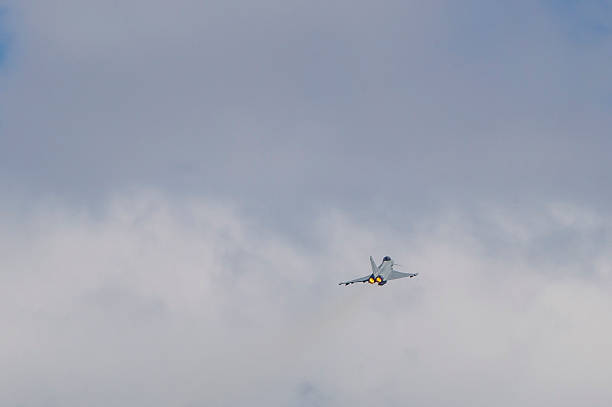 torquay airshow - fomration stock-fotos und bilder