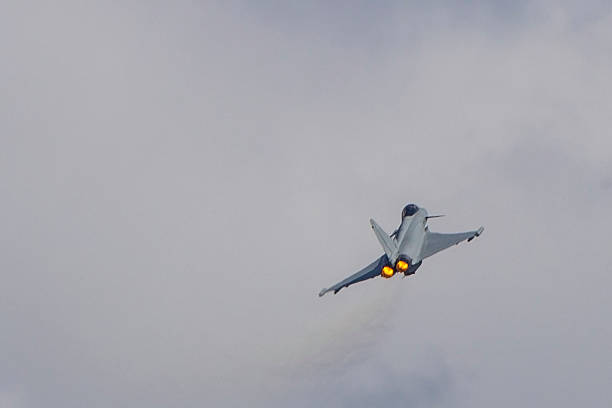 torquay airshow - fomration stock-fotos und bilder