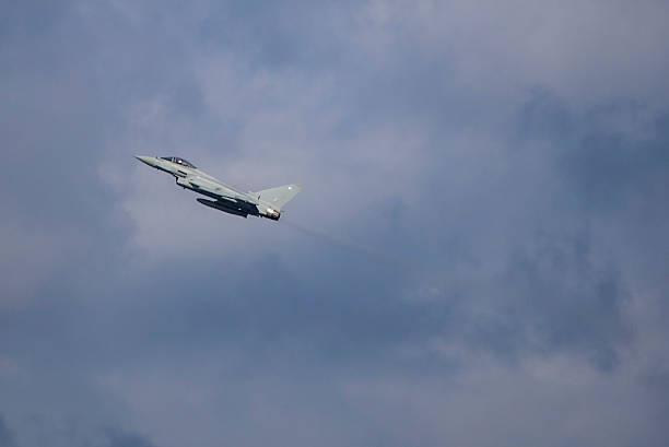 torquay airshow - fomration stock-fotos und bilder