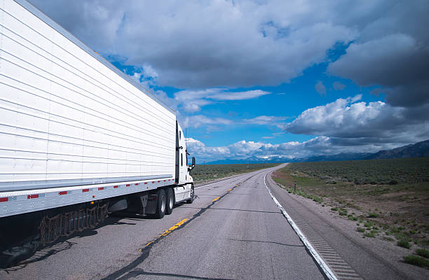 istock Reefer semi trailer rig going to horizon in Arizona 540221464