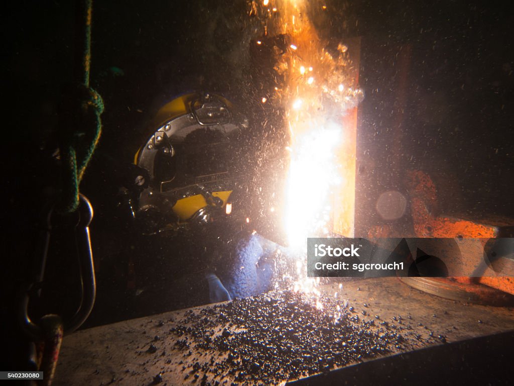 commercial diver underwater welding welding and cutting underwater Underwater Stock Photo