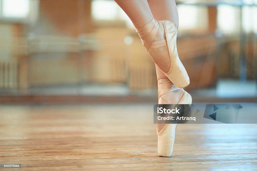 beautiful legs of  dancer in pointe beautiful legs of a dancer in pointe Ballet Stock Photo