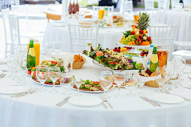 ресторан и ресторанное обслуживание - food and drink industry food service occupation buffet wedding стоковые фото и изображения