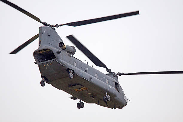 キング ch -47 軍用ヘリコプターでの是正活動 - military airplane helicopter military boeing vertol chinook ストックフォトと画像