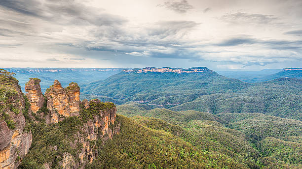 istock Echo Point, The Three Sisters, Kings Tableland, Kedumba Valley, 540390422