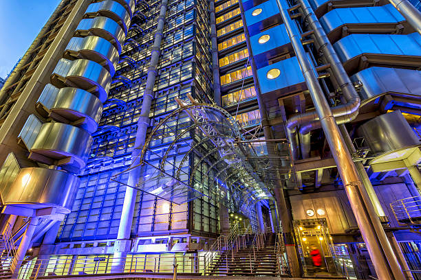 lloyds de londres au crépuscule - architecture vibrant color bright built structure photos et images de collection