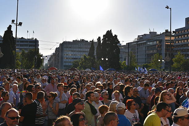 人の需要ギリシャの政府のステップダウン - greek parliament audio ストックフォトと画像