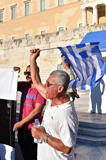 demandent gouvernement grec étape sur - euro symbol crisis time debt photos et images de collection