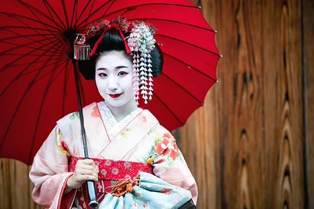 istock Beautiful geisha smiling 540514258