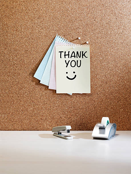 gracias de nota - thank you adhesive note note pad smiley face fotografías e imágenes de stock