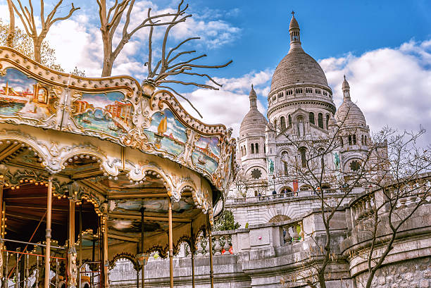 видом на старый caroussel сакре-кёр с - montmartre paris france basilique du sacre coeur france стоковые фото и изображения