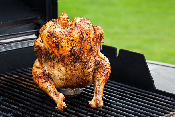 homemade grilled beer can chicken - chicken rotisserie roast chicken barbecue grill imagens e fotografias de stock