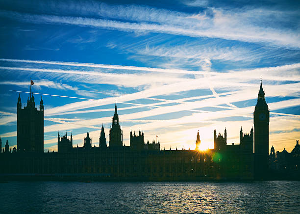 istock Vapour Trails Over London 540734006