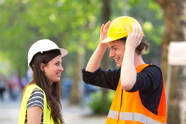 costruzione lavoratori mettere a loro protettivo da lavoro - child building activity construction engineer foto e immagini stock