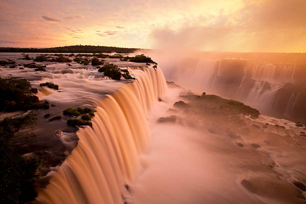водопад игуасу - streaming water falling water running water стоковые фото и изображения