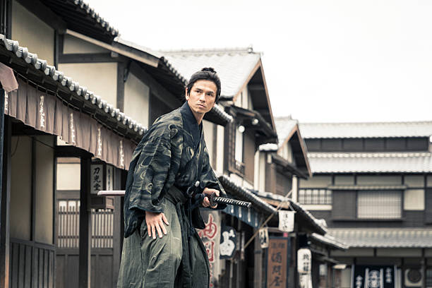 Lonely samurai Lonely samurai to walk in the streets of Japan in the Edo Period low angle street japan stock pictures, royalty-free photos & images