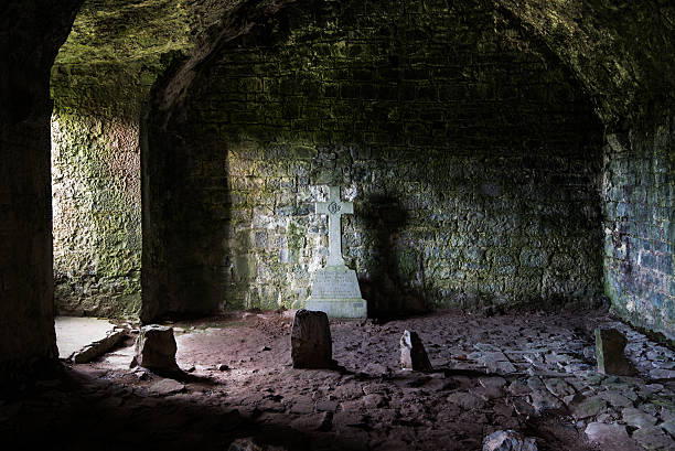 istock Quinn abbey, refectory 540756318