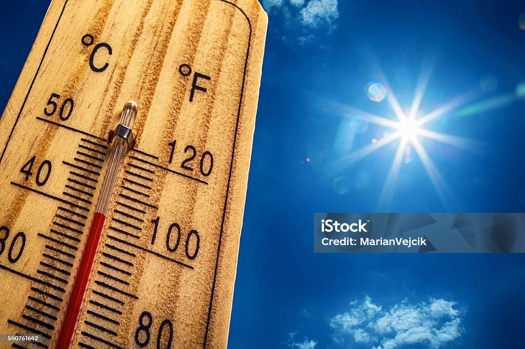 Termómetro Sun 40 Degres. Caluroso día de verano. Altas temperaturas de verano - Foto de stock de Calor libre de derechos