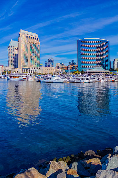 небоскребов сан-диего skyline города и гавань, ca p) - san diego bay san diego california skyline waterfront стоковые фото и изображения