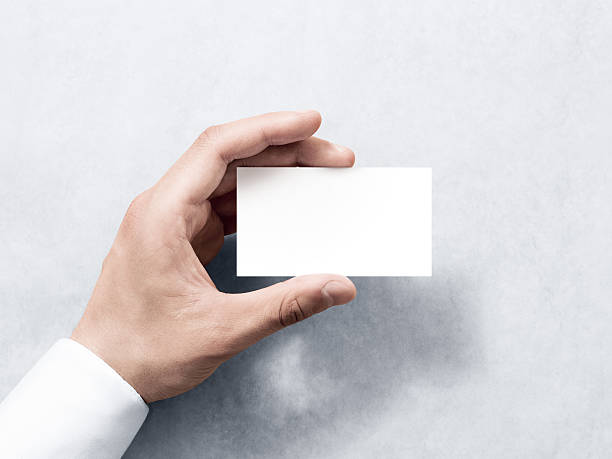 ręczne trzymanie pustej zwykłej białej karty biznesowej makiety projektu. - european union euro note obrazy zdjęcia i obrazy z banku zdjęć