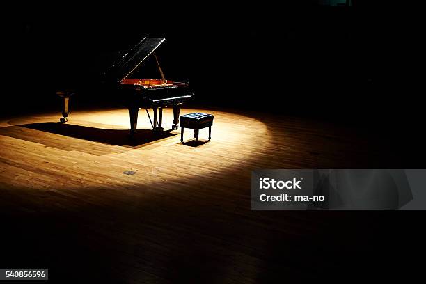 Grand Piano Stockfoto und mehr Bilder von Klavier - Klavier, Konzertflügel, Aufführung