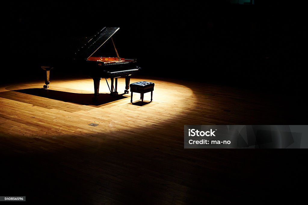 Grand piano  - Foto de stock de Piano libre de derechos