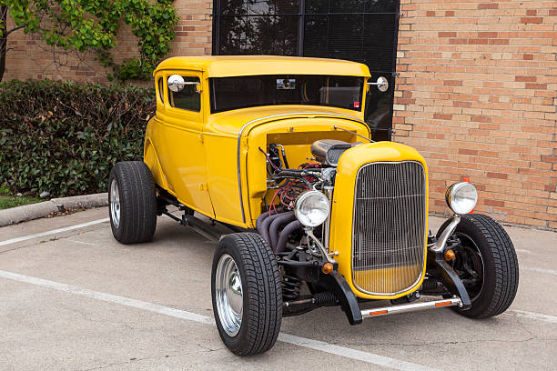 黄色１９３２年フォード ホットロッド 最適。 - 1932 ストックフォトと画像