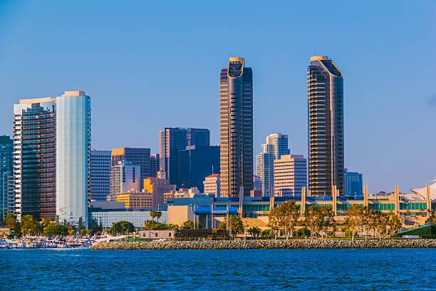 небоскребов сан-диего skyline города и гавань, ca p) - san diego bay san diego california skyline waterfront стоковые фото и изображения